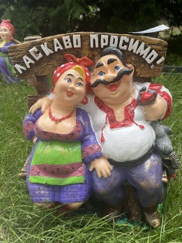 Ландшафт Кум і Солоха на лавці середні 43*34*21 см (845)